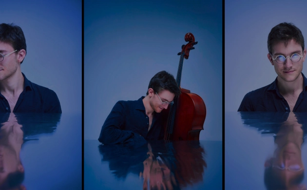 Portrait artistique de Pierre Fontenelle avec son violoncelle, reflet sur une surface miroitante.