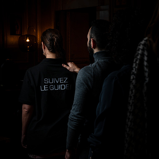 Authentic meeting with a guide at the Dans le Noir ? restaurant