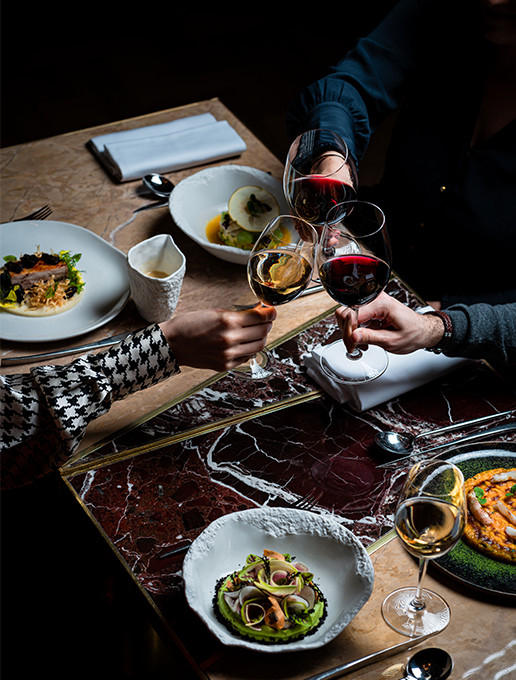 A group of guests celebrating a departure around a gourmet dinner at the Dans le Noir ? restaurant