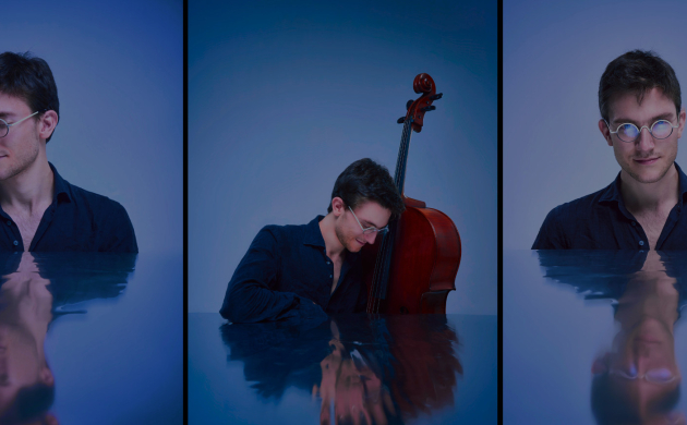 Portrait artistique de Pierre Fontenelle avec son violoncelle, reflet sur une surface miroitante.